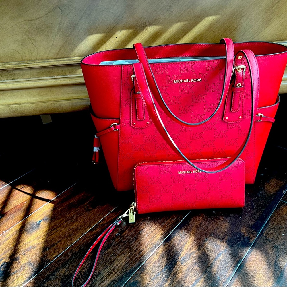 Brand new Michael Kors Tote with wallet